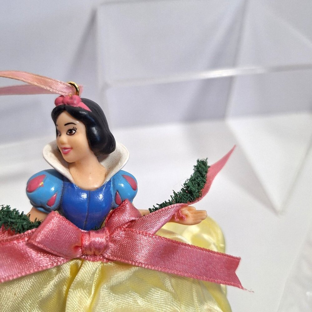 Enesco Snow White Christmas Ornament Vintage READ - Picture 6 of 13